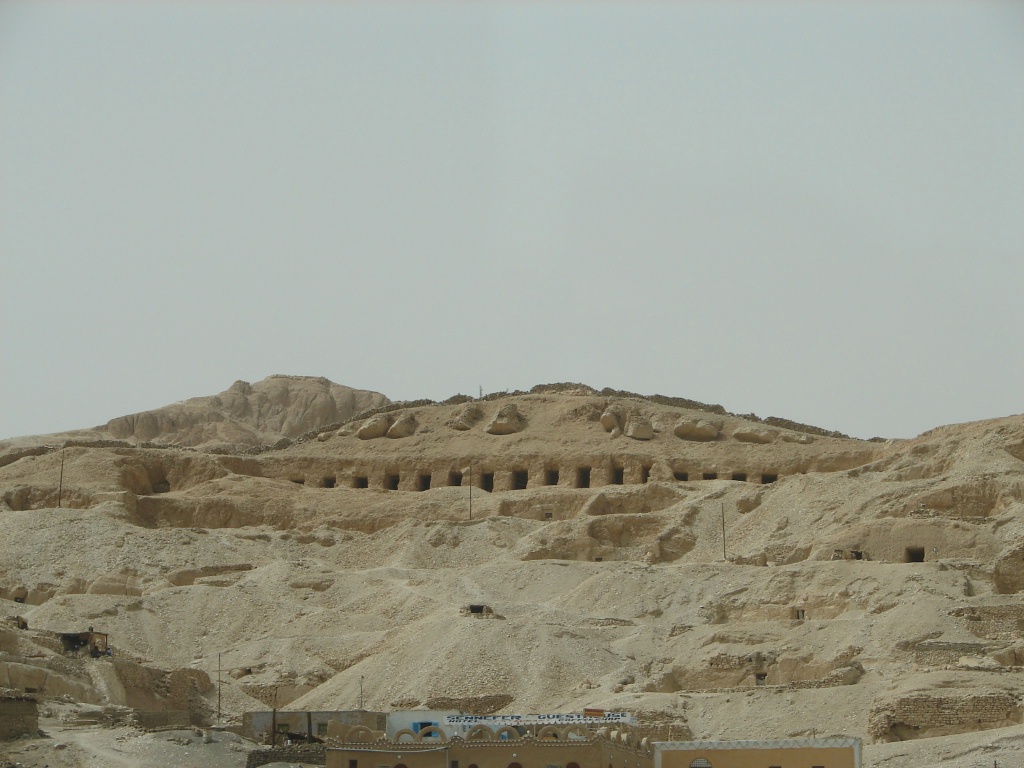 2008/03(March)/AroundTheWorld/Egypt/Valley of the Kings/1024x768_More nobles.jpg